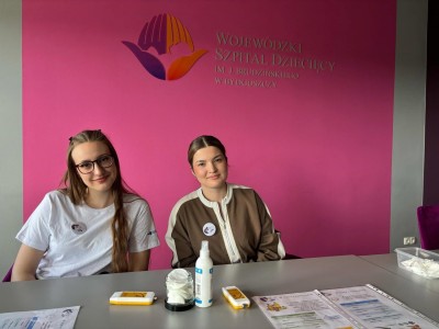 Dzień Mamy w Szpitalu Dziecięcym w Bydgoszczy z Kosmetologiczną Organizacją Studencką . Kliknij, aby powiększyć zdjęcie.